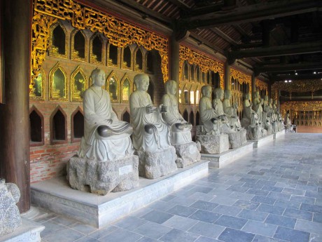 26 Bai Dinh Pagoda - budhistický komplex