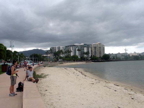 006b Cairns-od přístavu k našemu bydlení.jpg